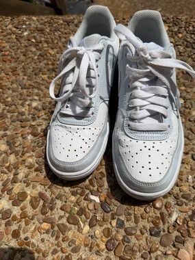 Nike Court Vision Low White Sneakers Women’s Size 6 Leather Athletic Shoes
